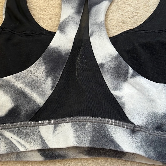 Lululemon Sports Bra - Picture 5 of 8